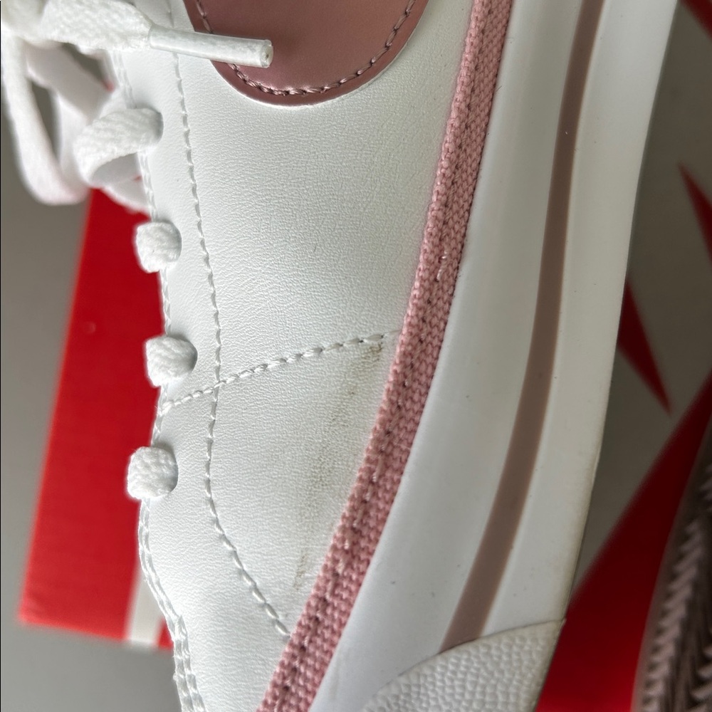 Nike court legacy. Boys size 7. Women’s 8.5. White/pink - Picture 6 of 8